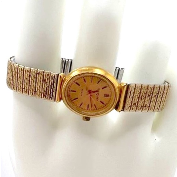 Vintage Designer Analog Circular Watch by Wittnauer 1/40 10kt RGP silver/gold